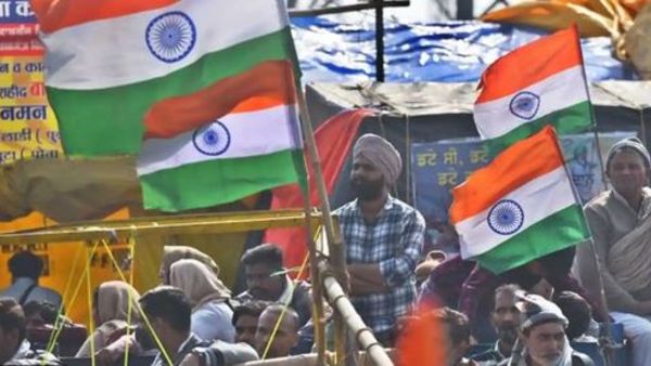 రిపబ్లిక్ డే హింస తర్వాత ఘాజీపూర్ బోర్డర్ బ్లాక్ చేసిన పోలీసులు