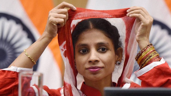 తరుచూ తల్లిని కలుస్తోన్న గీత... 