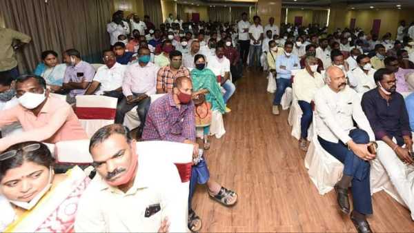 విశాఖ స్టీల్ ప్లాంట్ విషయంలో కేటీఆర్ స్పందనపై ప్రతిపక్షాల ఎటాక్ .. అందుకే మరోమారు వివరణ