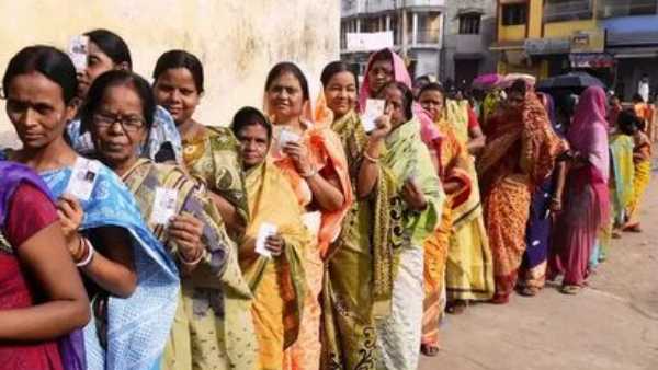 ఉచిత హామీలతో ఫ్రీ పబ్లిసిటీ...