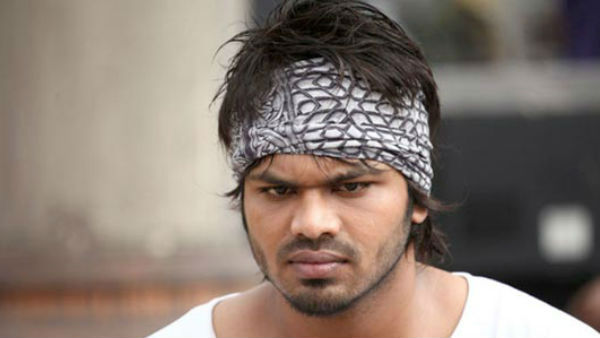 విశాఖ స్టీల్ ప్లాంట్ ప్రైవేటీకరణపై బాధ పడుతున్నాం అన్న మంచు మనోజ్ విశాఖ స్టీల్ ప్లాంట్ ప్రైవేటీకరణపై బాధ పడుతున్నాం అన్న మంచు మనోజ్