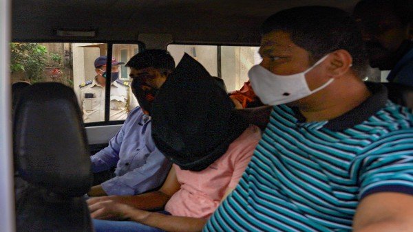  అంబానీ బెదిరింపు కేసు , మన్సుఖ్ హిరెన్ మృతి కేసు ఎన్ఐఏ కు అప్పగింత 