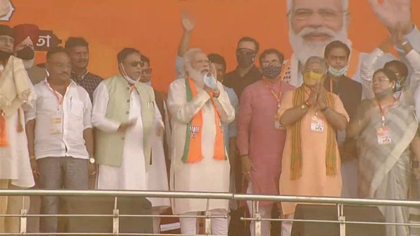 PM Modi Targets Mamata Banerjee At Kolkata Rally, Promises Sonar Bangla PM Modi Targets Mamata Banerjee At Kolkata Rally, Promises Sonar Bangla