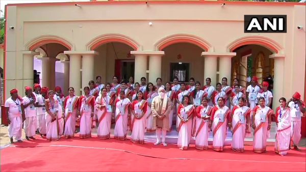  బెంగాల్ ఎన్నికల కోసం బంగ్లాదేశ్‌ గుళ్లకు వెళ్లాలా ?