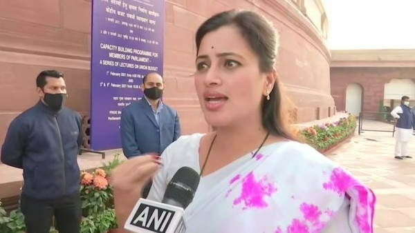 ఆమెను అనాల్సిన అవసరమేంటి? ఆమెను అనాల్సిన అవసరమేంటి?