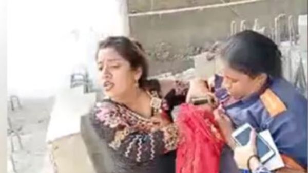 అసలేం జరిగిందనన్నే ఆపుతావా అంటూ దాడి...