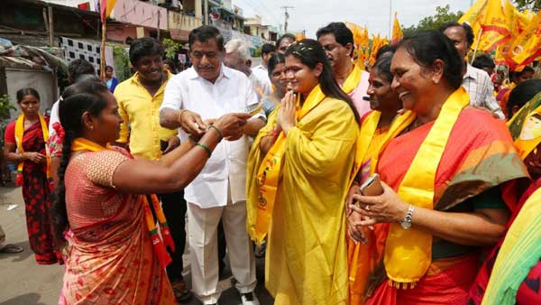 హోరాహోరీగా ఎన్నికల ప్రచారాన్ని నిర్వహించిన రాజకీయ పార్టీల నేతలు 