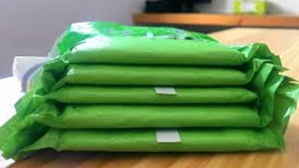 విద్యార్థినులకు ఉచిత శానిటరీ న్యాప్‌కిన్స్ పంపిణీ