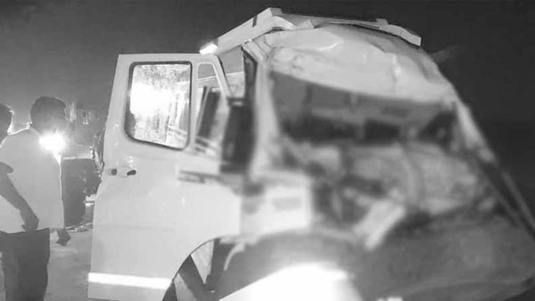 nellore district road accident: tempo collided with a lorry 8 killed, 7 injured, belongs to tamil nadu nellore district road accident: tempo collided with a lorry 8 killed, 7 injured, belongs to tamil nadu