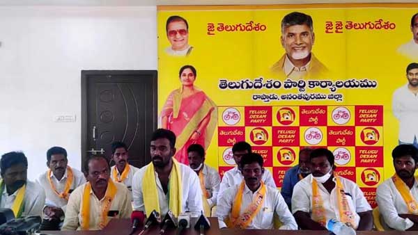 వాలంటీర్ వ్యవస్థ దుర్వినియోగం .. వారిద్వారా ఎన్నికల బెదిరింపులు