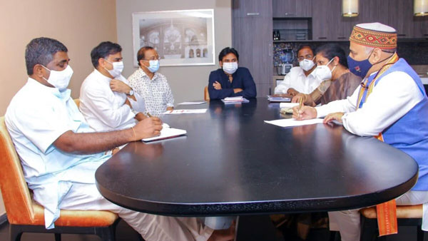 పవన్తో భేటీ తర్వాత.. పవన్తో భేటీ తర్వాత..