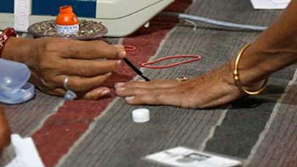 ఎంపీటీసీ, జడ్పీటీసీ ఎన్నికలకు రీ నోటిఫికేషన్ ఇవ్వాలని ప్రతిపక్షాల డిమాండ్ ఎంపీటీసీ, జడ్పీటీసీ ఎన్నికలకు రీ నోటిఫికేషన్ ఇవ్వాలని ప్రతిపక్షాల డిమాండ్