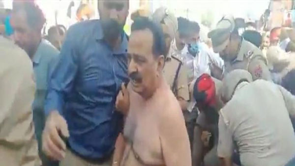 బీజేపీ కార్యాలయాన్ని చుట్టుముట్టి.. బీజేపీ కార్యాలయాన్ని చుట్టుముట్టి..