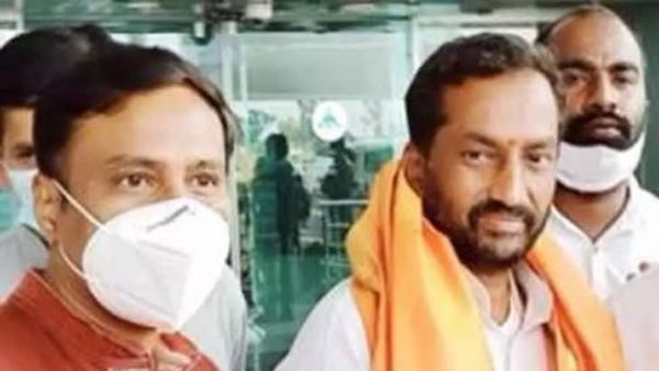 గ్రామస్తులతో అధికారుల చర్చలు... గ్రామస్తులతో అధికారుల చర్చలు...