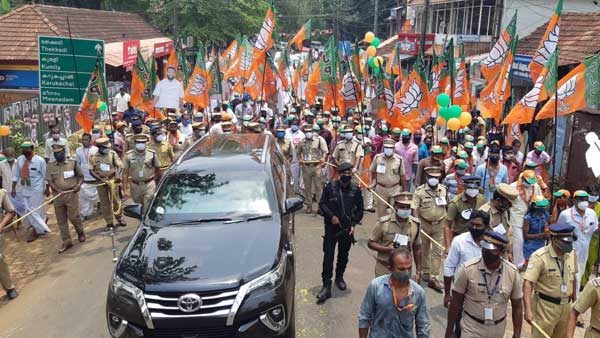 Rajnath promises to bring law for Sabarimala, says LDF-UDF friendly match in Kerala Rajnath promises to bring law for Sabarimala, says LDF-UDF friendly match in Kerala