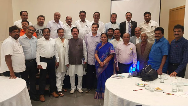 రత్నప్రభ కోసం మాదిగ నేతలు.. రత్నప్రభ కోసం మాదిగ నేతలు..