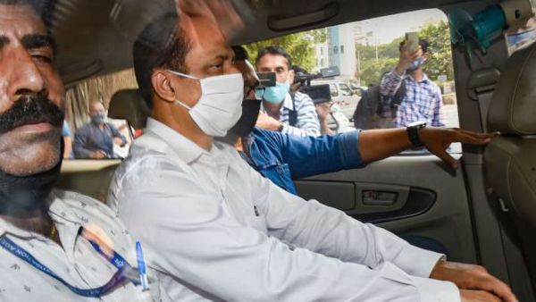  వాజేను పీపీఈ కిట్‌తో నడిపించిన ఎన్ఐఏ