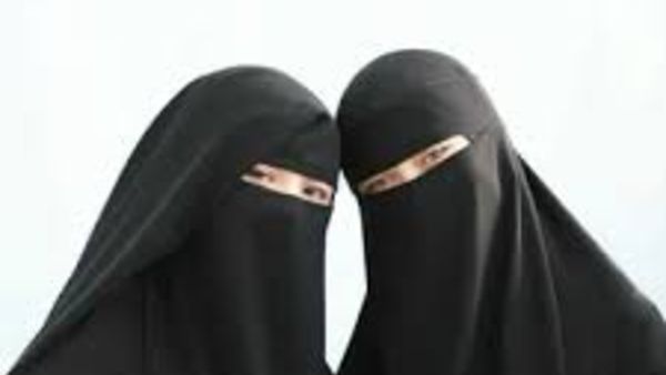 వెంపర్లాడి ఎగిరిపడితే అంతేగతి వెంపర్లాడి ఎగిరిపడితే అంతేగతి