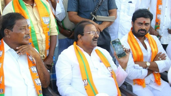 రెండు లక్షల దొంగ ఓట్లు వెయ్యటానికి ఆధార్ కార్డుల తయారీ .. వైసీపీ సర్కార్ టార్గెట్ 