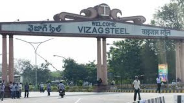  విశాఖ ఉక్కు కోసం కొనసాగుతున్న ఆందోళన .. రాజకీయ పార్టీల విమర్శలు