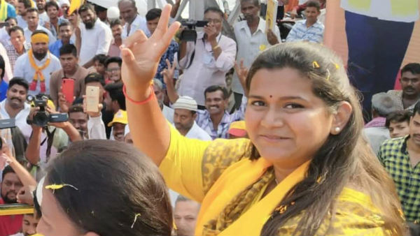 అసంతృప్త నేతలను కలిసి మాట్లాడుతున్న మేయర్ అభ్యర్థి కేశినేని శ్వేత అసంతృప్త నేతలను కలిసి మాట్లాడుతున్న మేయర్ అభ్యర్థి కేశినేని శ్వేత