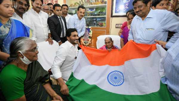 ap cm ys jagan request pm modi to confer bharat ratna to national flag designer pingali