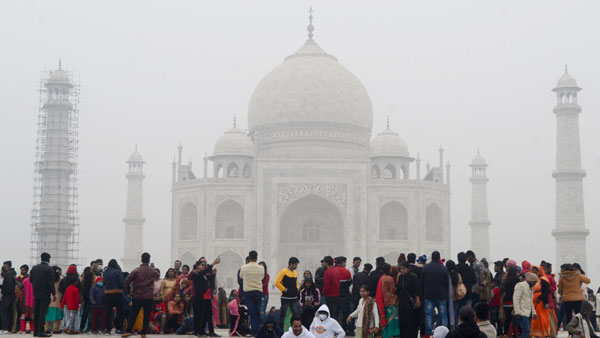 ఇప్పుడిప్పుడే పర్యాటకుల రద్దీ .. బాంబ్ బెదిరింపుతో పర్యాటకుల్లో ఆందోళన 