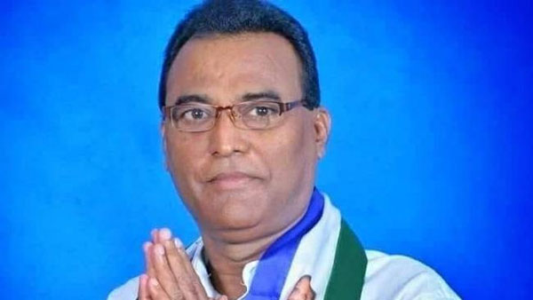 ఆస్పత్రిలో చికిత్స పొందుతూ..