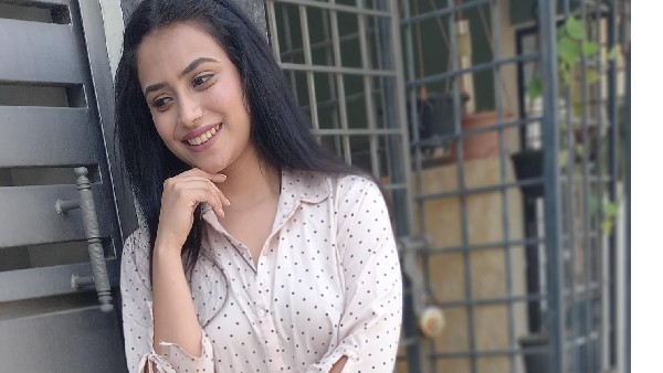 మిస్ కర్ణాటక విన్నర్ + మాజీ ఎయిర్ హోస్టెస్