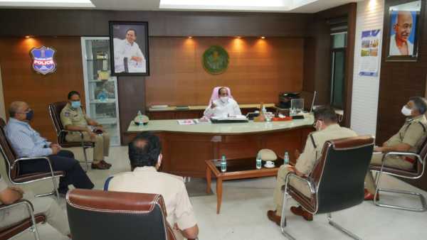  ఆక్సిజన్ ను బ్లాక్ మార్కెట్ చేయొద్దు.. చేస్తే కఠిన చర్యలు తప్పవన్న హోంమంత్రి..