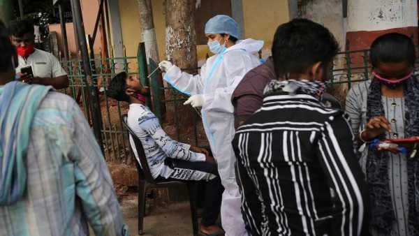 ఆందోళన చెందుతున్న భారతీయ విద్యార్థులు... ఆందోళన చెందుతున్న భారతీయ విద్యార్థులు...