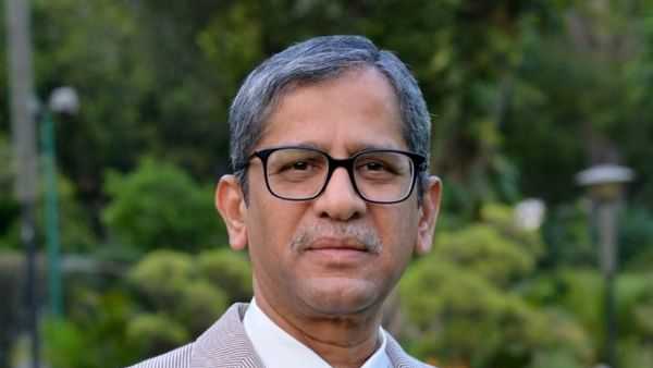 ముందస్తు సెలవులు, కొవిడ్ సెంటర్ ముందస్తు సెలవులు, కొవిడ్ సెంటర్