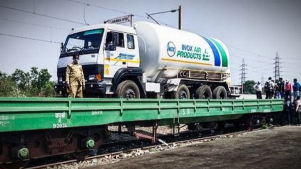 ఆక్సిజన్ కోసం పెద్దదిక్కుగా మారిన స్టీల్ ప్లాంట్ ఆక్సిజన్ కోసం పెద్దదిక్కుగా మారిన స్టీల్ ప్లాంట్