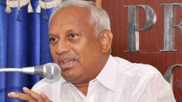  ఎన్నికల కమిషన్ బతికుందా లేక చచ్చిపోయిందా అంటూ ఫైర్ 