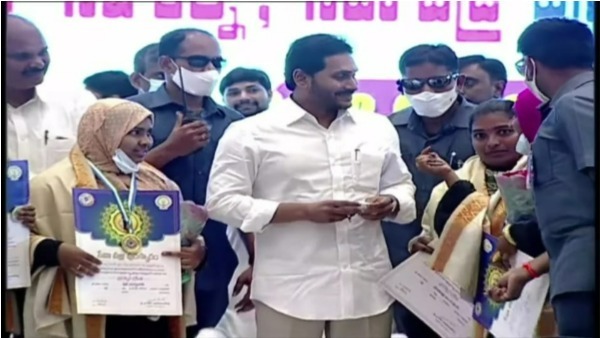 విమర్శలు పట్టించుకోవద్దన్న జగన్ విమర్శలు పట్టించుకోవద్దన్న జగన్