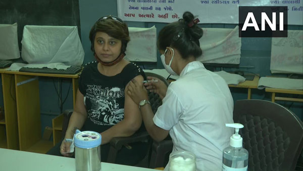 Gujarat: Goldsmith community in Rajkot are offering a nose-pin made of gold to women