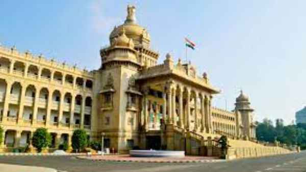 అక్కడే దెబ్బ పడింది అక్కడే దెబ్బ పడింది