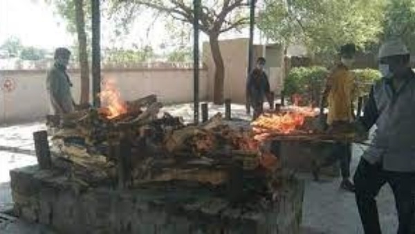 ఏడుగురు హిందువులకు అంత్యక్రియలు నిర్వహించిన ముస్లిం యువకులు