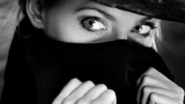  విదేశీ మహిళలకు ఆధార్ కార్డు.... దేవుడా !