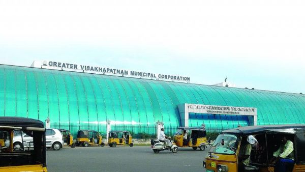 ఎన్నికల తర్వాత తొలి జీవీఎంసీ సర్వసభ్య సమావేశం.. హాజరైన అన్ని పార్టీల కార్పొరేటర్లు ఎన్నికల తర్వాత తొలి జీవీఎంసీ సర్వసభ్య సమావేశం.. హాజరైన అన్ని పార్టీల కార్పొరేటర్లు