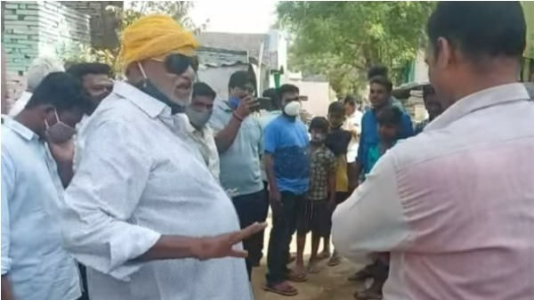 స్థానిక సమస్యల గురించి ప్రస్తావించగా.. స్థానిక సమస్యల గురించి ప్రస్తావించగా..