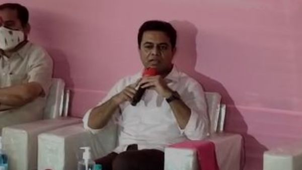 పలు అభివృద్ధి కార్యక్రమాలలో పాల్గొన్న కేటీఆర్ విపక్షాలపై మండిపాటు పలు అభివృద్ధి కార్యక్రమాలలో పాల్గొన్న కేటీఆర్ విపక్షాలపై మండిపాటు