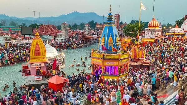 పరారీలో ఉన్న వారిని వెతకటానికి రంగంలోకి దిగిన పోలీసు బృందాలు 