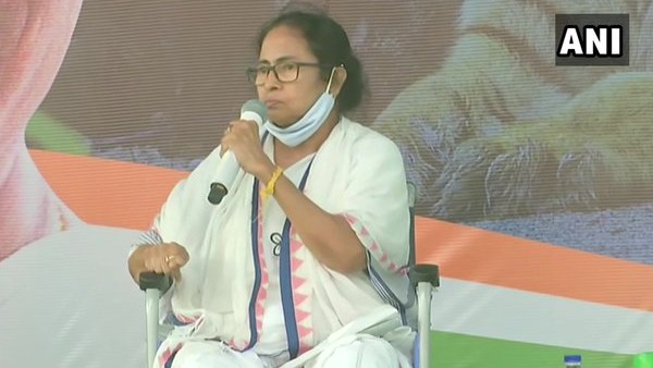 తమపై కుట్ర జరుగుతోందన్న మమతా బెనర్జీ 