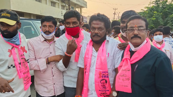 జోరుగా మున్సిపల్ ఎన్నికల ప్రచారం ... కరోనా భయంతో జనం