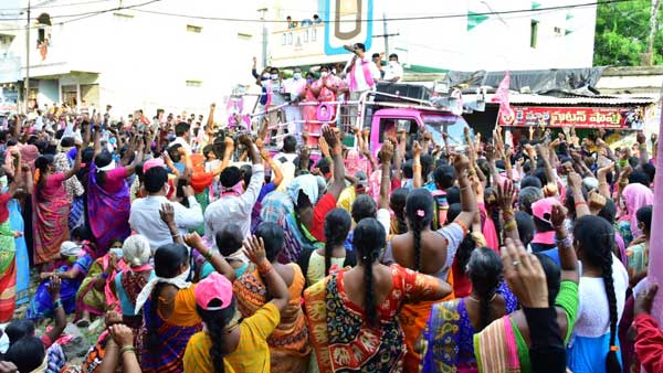 పోలింగ్ శాతంపై కరోనా ప్రభావం పడే అవకాశం .. ఎన్నికలపై ఆసక్తి లేని ఓటర్లు