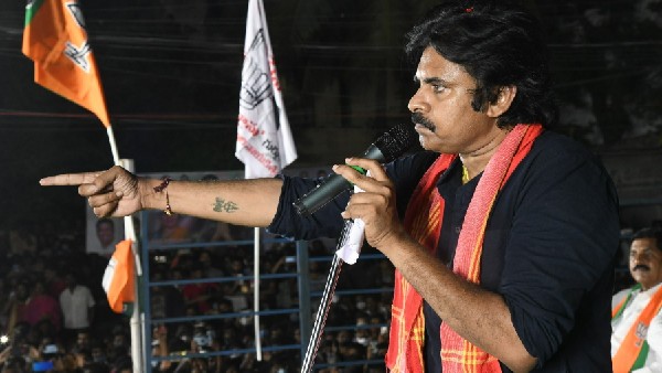 తొలిసారిగా ప్రజారాజ్యం తరఫున.. 