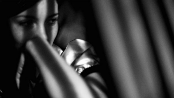  తల్లి ఇంట్లో స్నేహితుడు