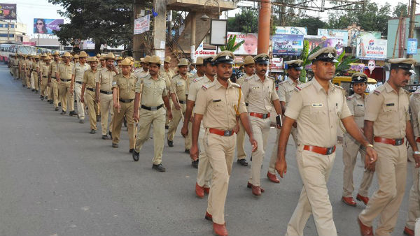 పోలీసులు అందరికీ కోవిడ్ వ్యాక్సిన్