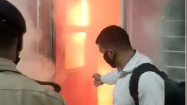 fire broke out in the sleeper coach of secunderabad danapur special train 